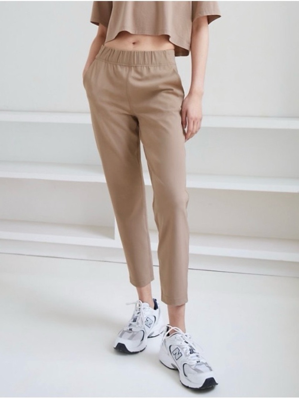 Aritzia The Group by Babaton Weekender Pant in Beige size Medium